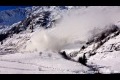 Bild från Avalanche åker ner i stad i Italien