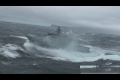 Bild från Lynx helicopter landar på skepp under storm
