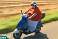 Bild från Stor kille på moped